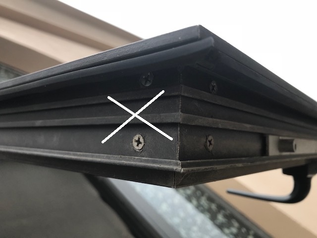 Hình ảnh cửa nhôm Xingfa giá rẻ chất lượng kém của các đơn vị tư nhân cá thể hiện nay