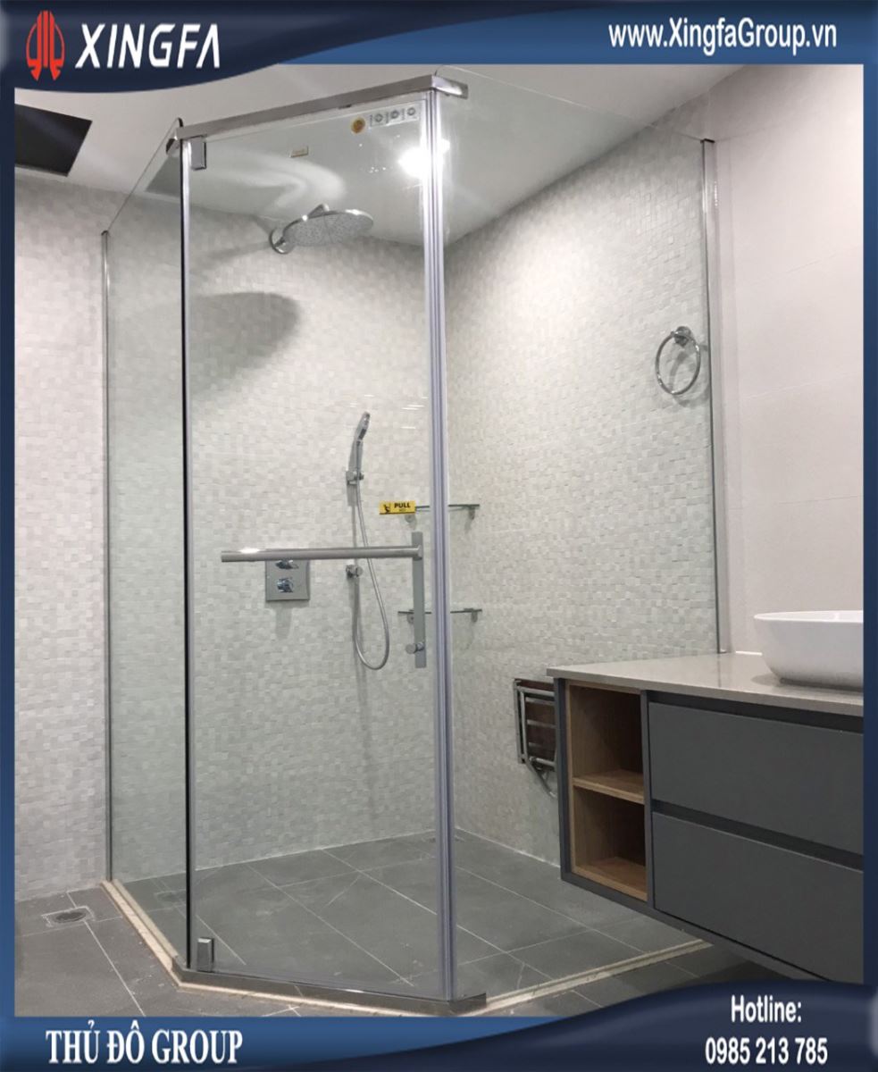 Mẫu vách kính nhà tắm cường lực 10mm temper Hải Long Glass (thiết kế góc 135 độ)