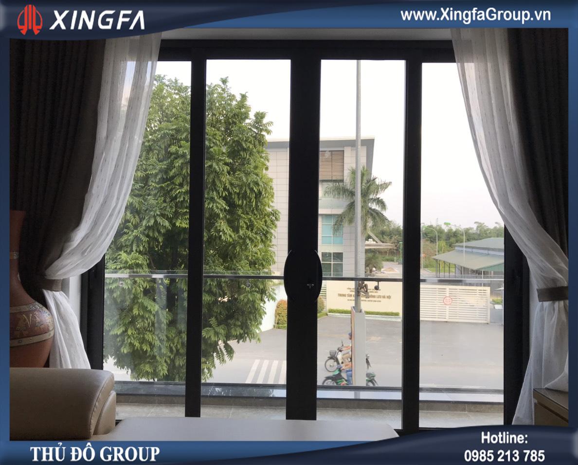 Mẫu cửa nhôm Xingfa dùng kính phản quang nhìn từ bên trong ra
