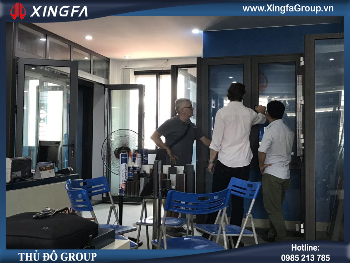Quý khách hàng người Anh đến trực tiếp Xingfa Group để kiểm tra đánh giá chất lượng cửa nhôm Xingfa đạt chuẩn chất lượng Châu Âu