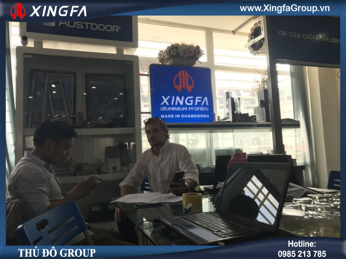 Quý khách hàng người Italia ký kết hợp đồng kinh tế thi công lắp đặt cửa nhôm Xingfa nhập khẩu chính hãng tại Xingfa Group
