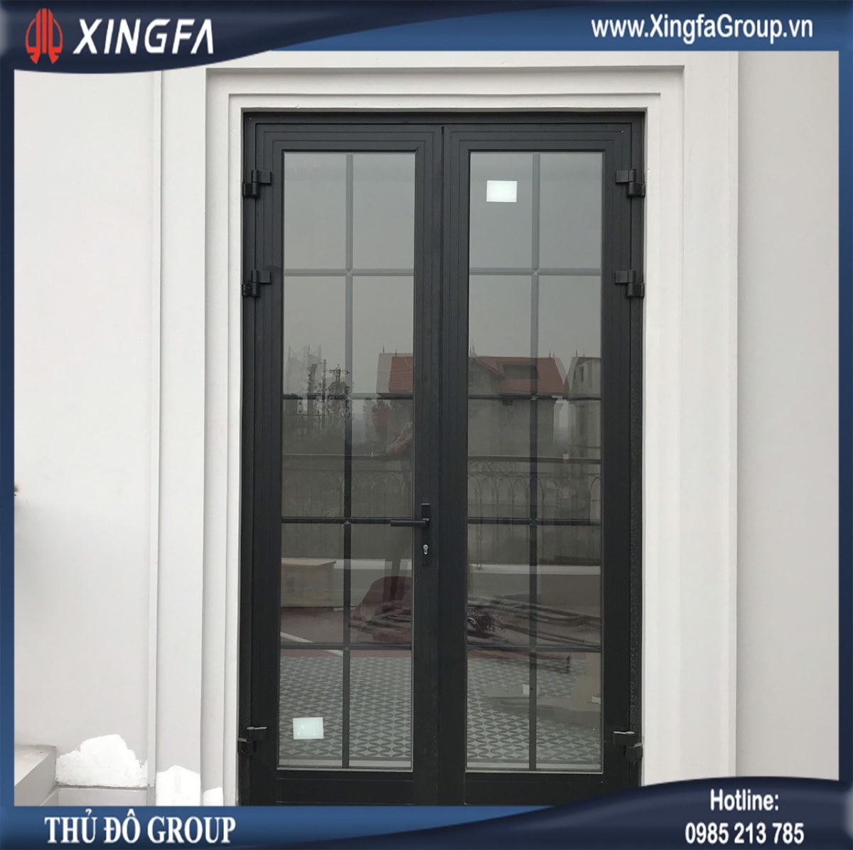 Cửa đi mở trượt 4 cánh nhôm Xingfa mầu vân gỗ