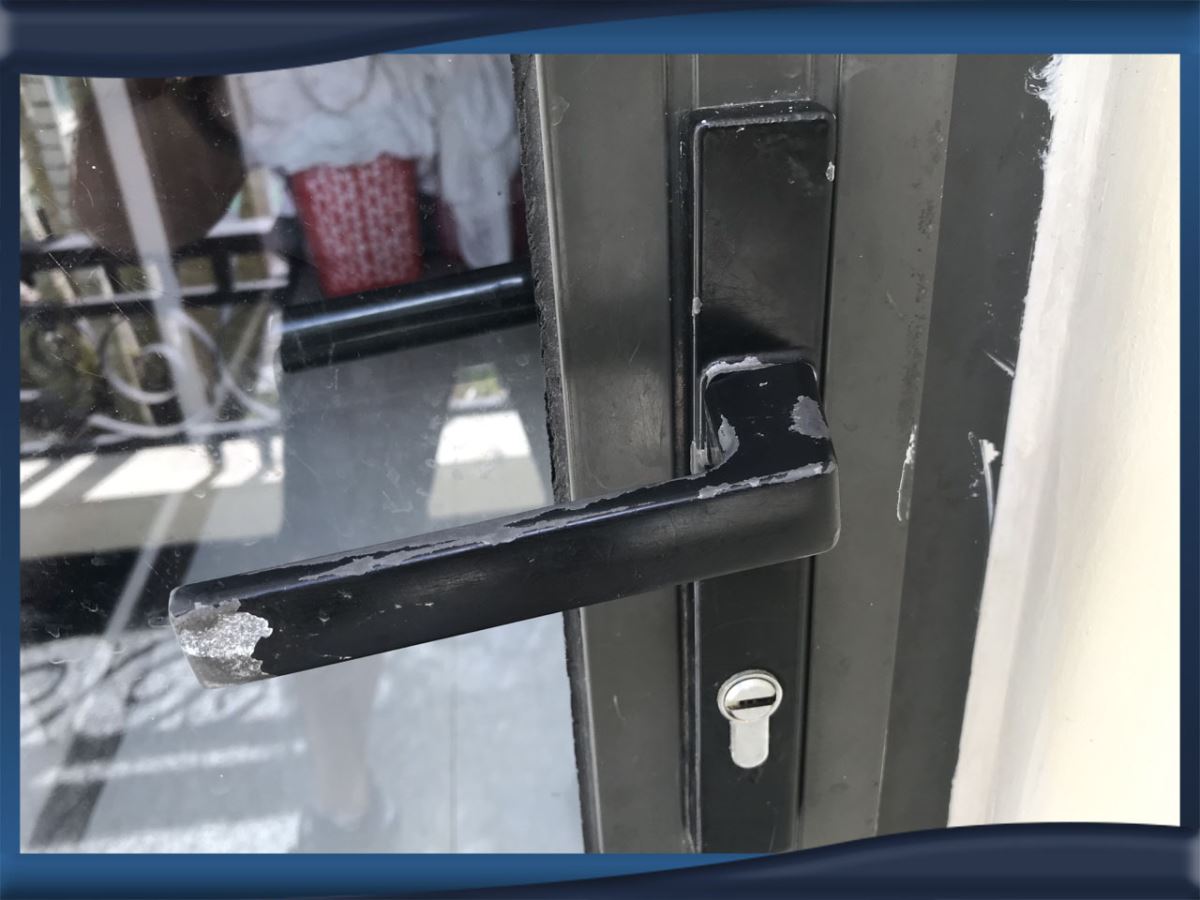 Cửa nhôm kính Xingfa chính hãng có chất lượng tốt và báo giá cao hơn so với cửa nhôm Xingfa hàng nhái