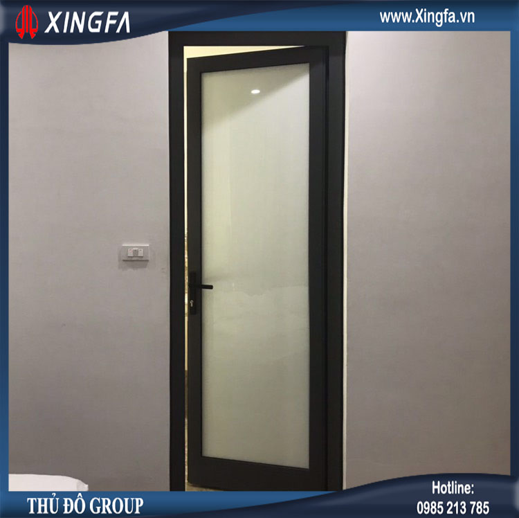 Mẫu cửa đi nh&ocirc;m Xingfa th&ocirc;ng ph&ograve;ng mở quay 1 c&aacute;nh & cửa đi nh&agrave; tắm wc
