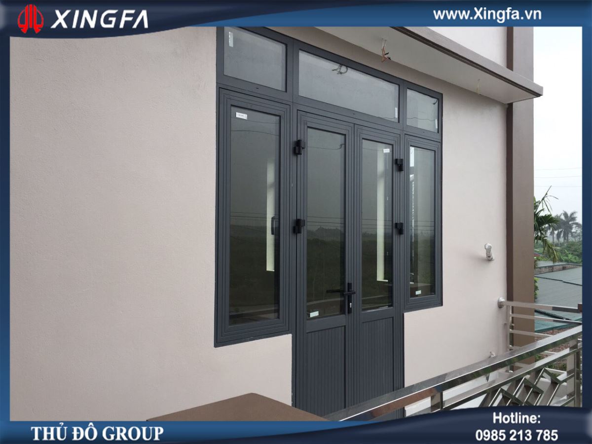 Mẫu cửa nh&ocirc;m Xingfa d&ugrave;ng thanh pano nh&ocirc;m ph&iacute;a dưới 