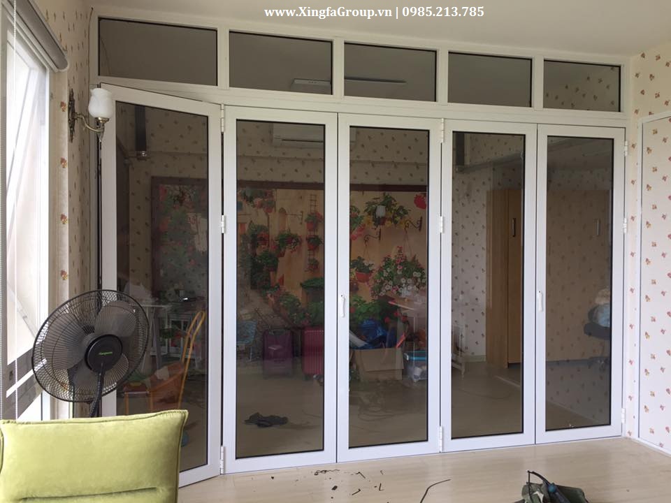 Mẫu cửa nhôm XINGFA mở xếp trượt gấp 5 cánh sang trọng & hiện đại