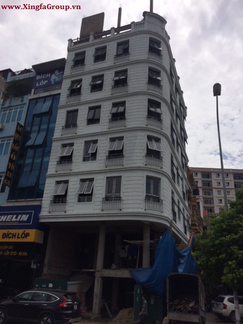 Cửa sổ mở hất cho những tòa nhà cao tầng có nhiều mặt tiếp xúc