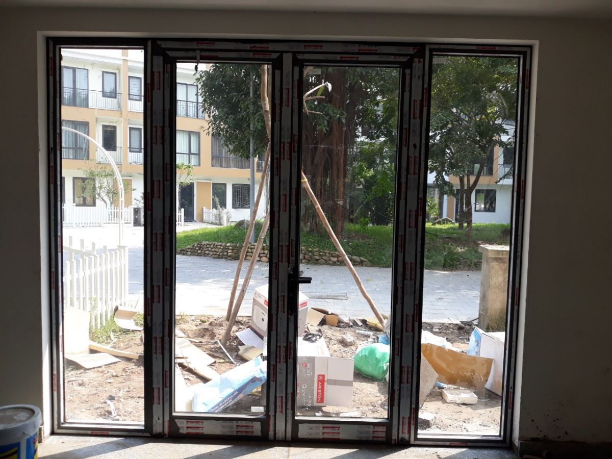 Thi công lắp đặt cửa nhôm Xingfa nhập khẩu cho khách hàng tại Long Biên 2019 Thi công lắp đặt cửa nhôm Xingfa nhập khẩu cho khách hàng tại Long Biên 2019