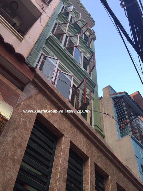 Cùng chiêm ngưỡng vẻ đẹp thẩm mỹ và nét độc lạ của cửa nhôm Xingfa vân gỗ nhập khẩu sử dụng thanh pano nhôm